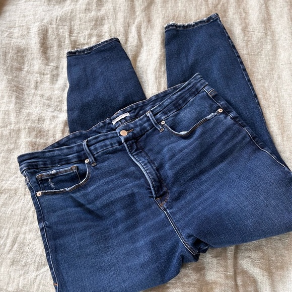 Good American Good Waist Crop 16 - Picture 9 of 16